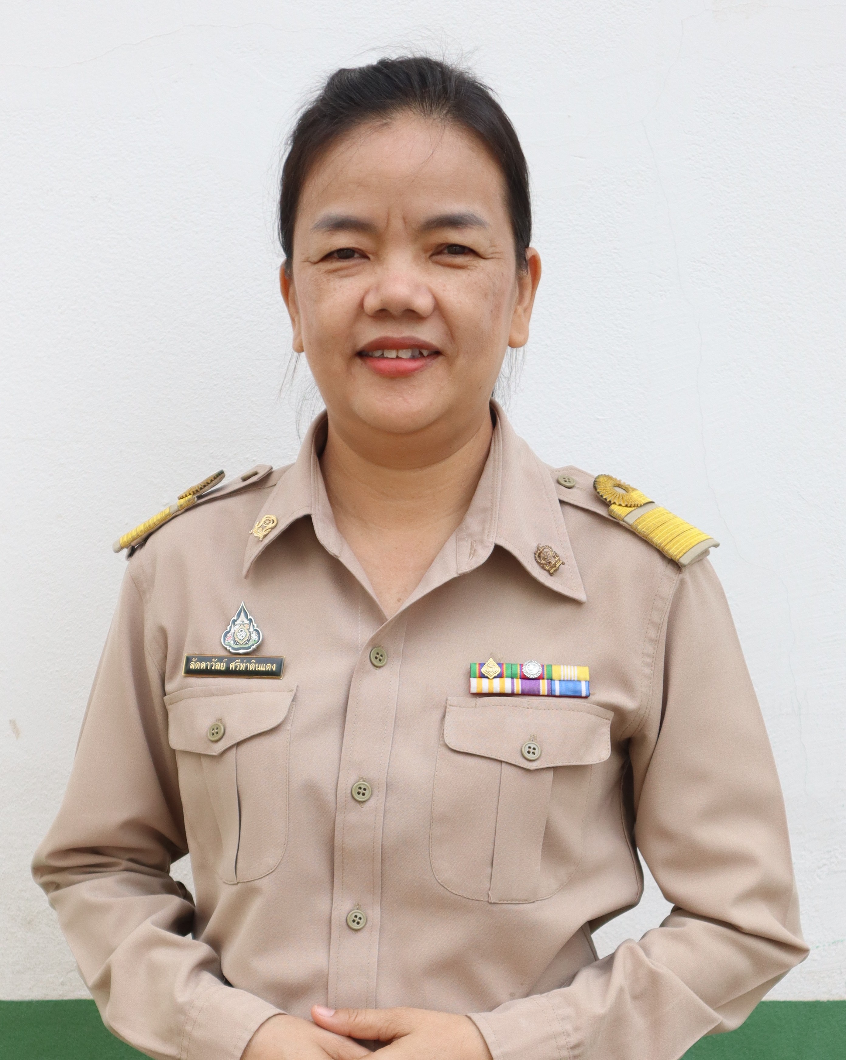 นางลัดดาวัลย์ ศรีท่าดินแดง